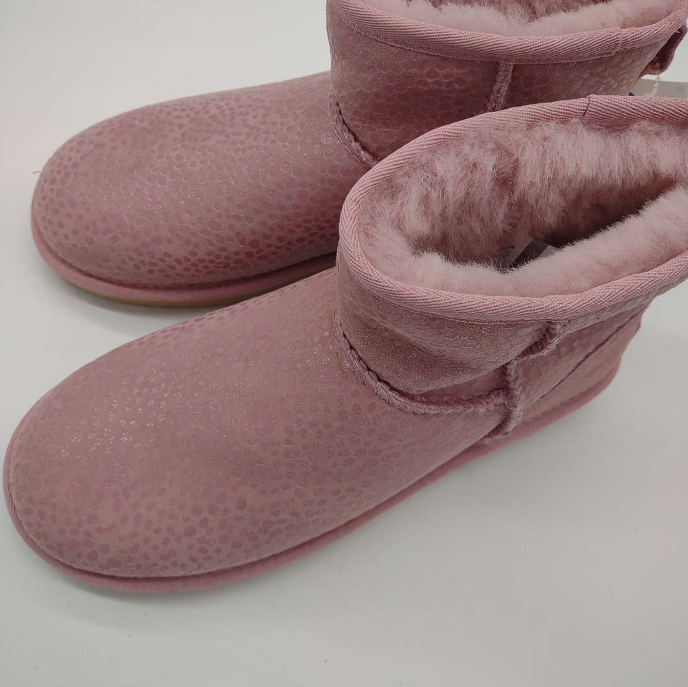 BNWT Authentic PINK UGGS